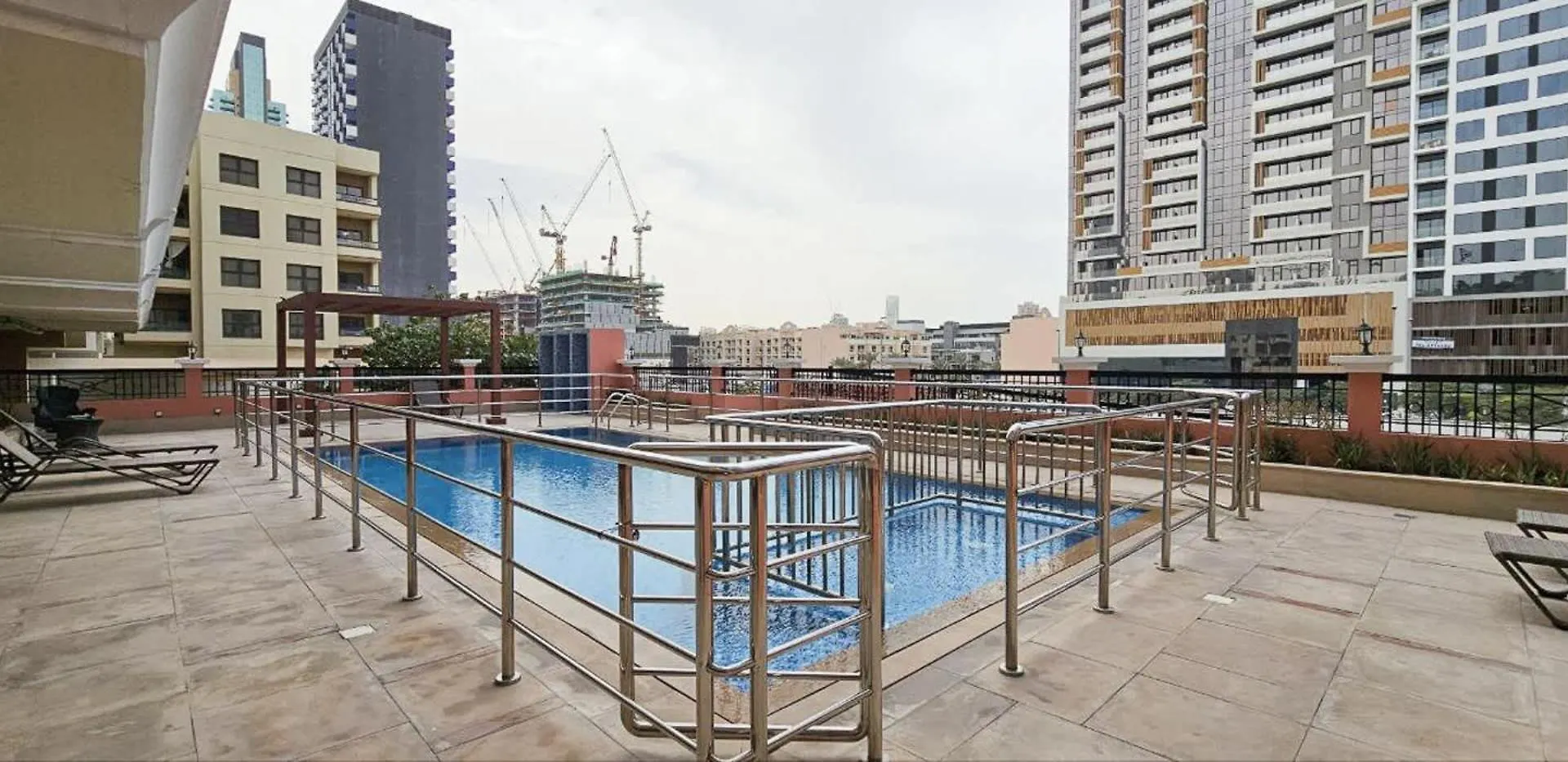 Studio In Botanica Jvc Perfect For 3 Dubai 0*,