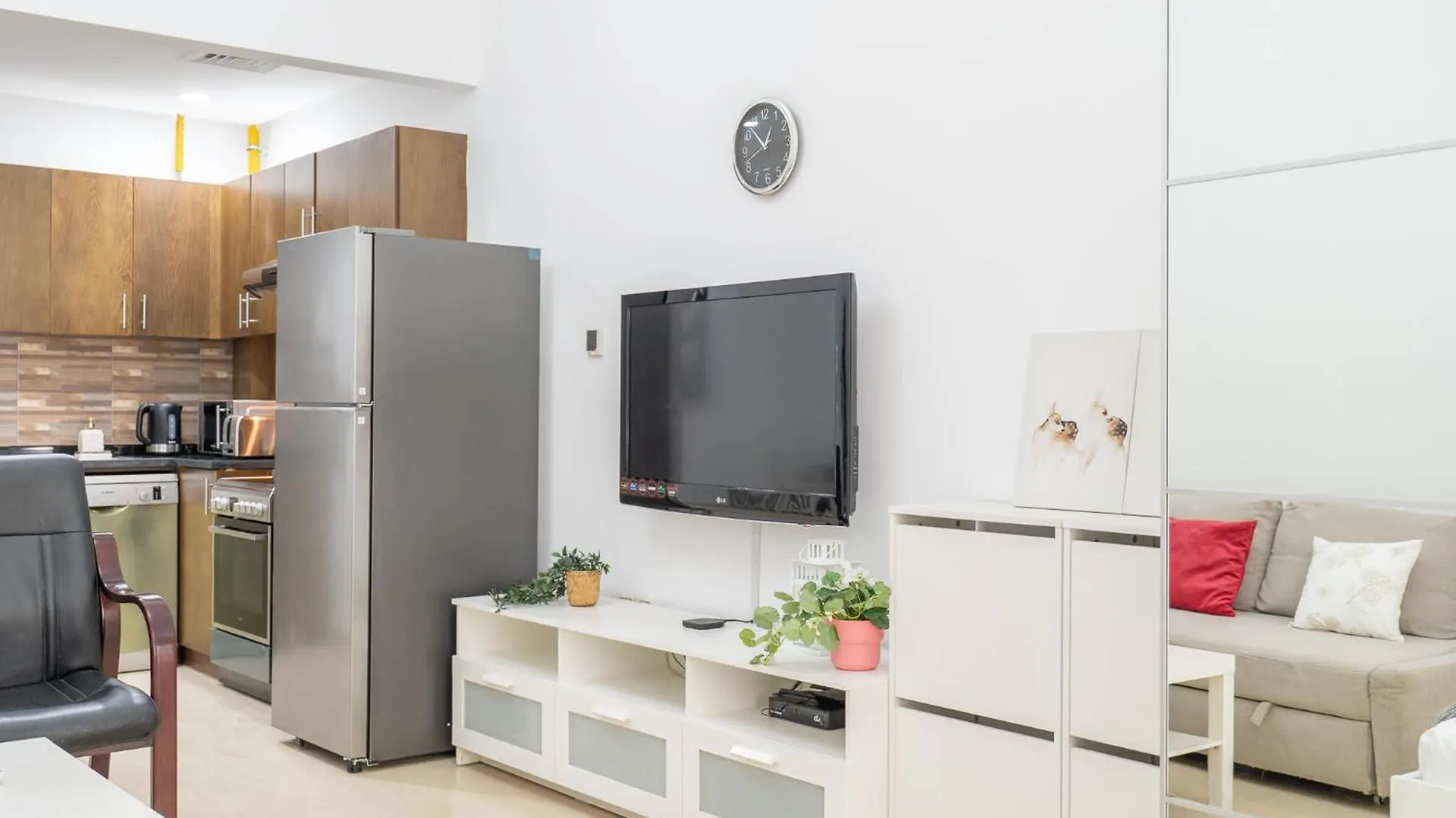 Studio In Botanica Jvc Perfect For 3 Dubai Apartment