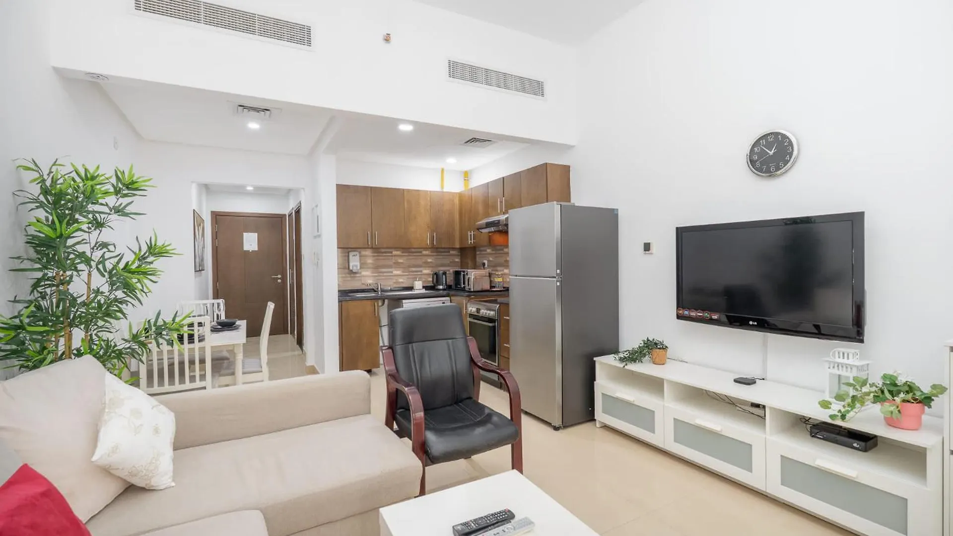 Studio In Botanica Jvc Perfect For 3 Dubai Apartment